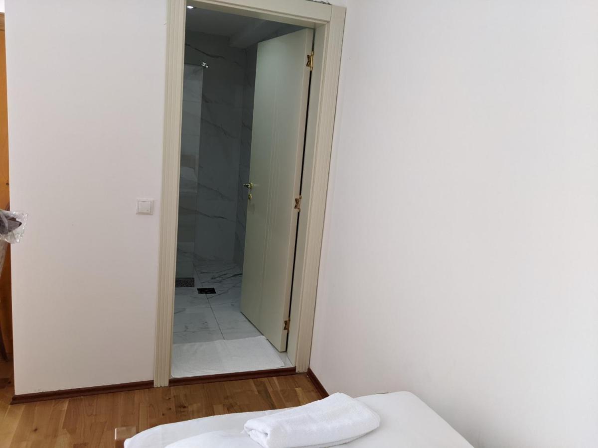 Apartments & Restaurant Abas Плав Екстериор снимка