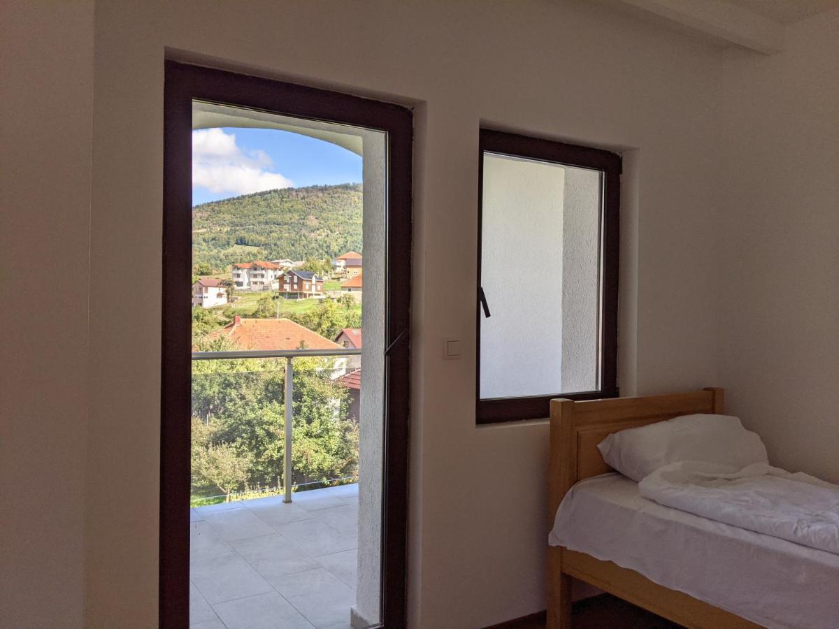Apartments & Restaurant Abas Плав Екстериор снимка