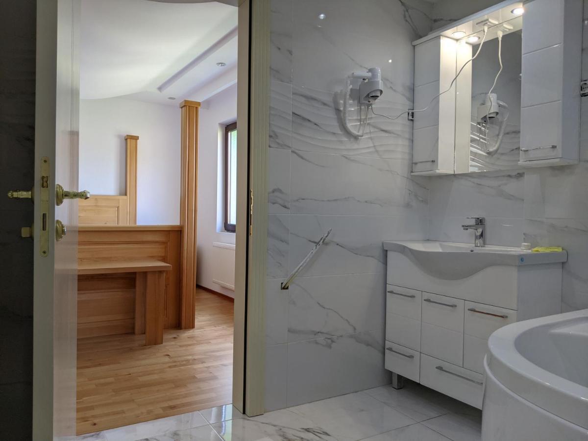 Apartments & Restaurant Abas Плав Екстериор снимка