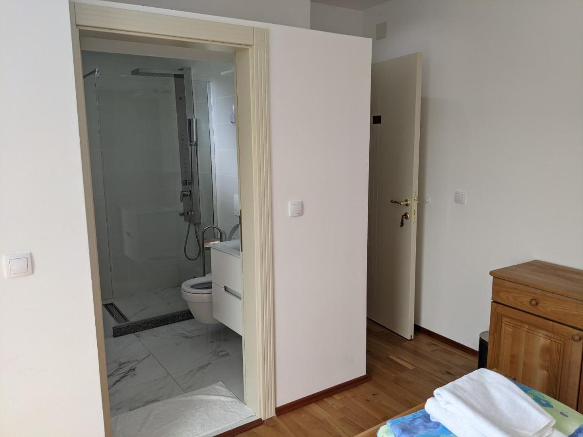 Apartments & Restaurant Abas Плав Екстериор снимка