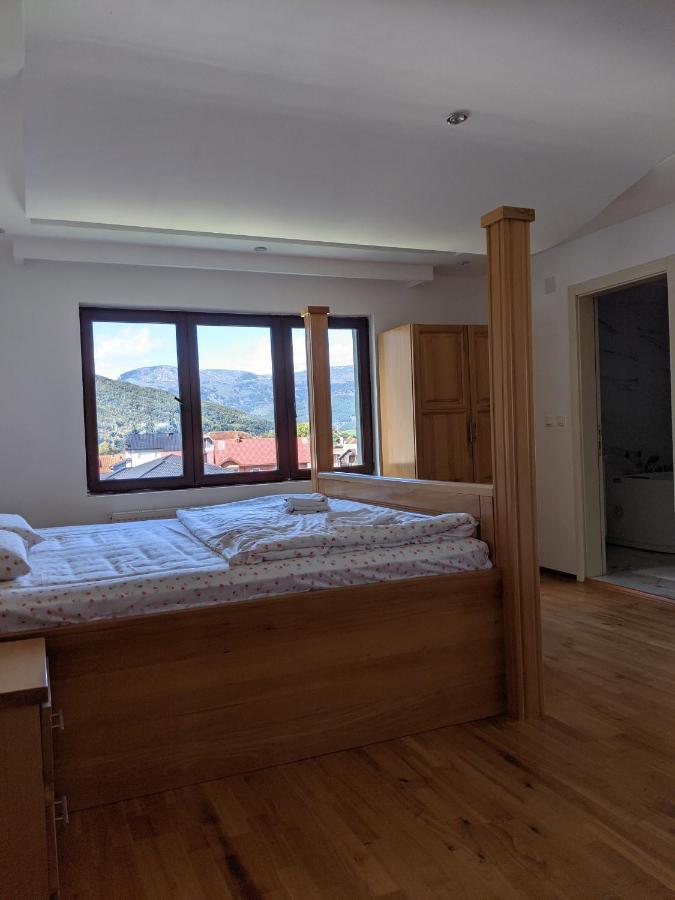 Apartments & Restaurant Abas Плав Екстериор снимка