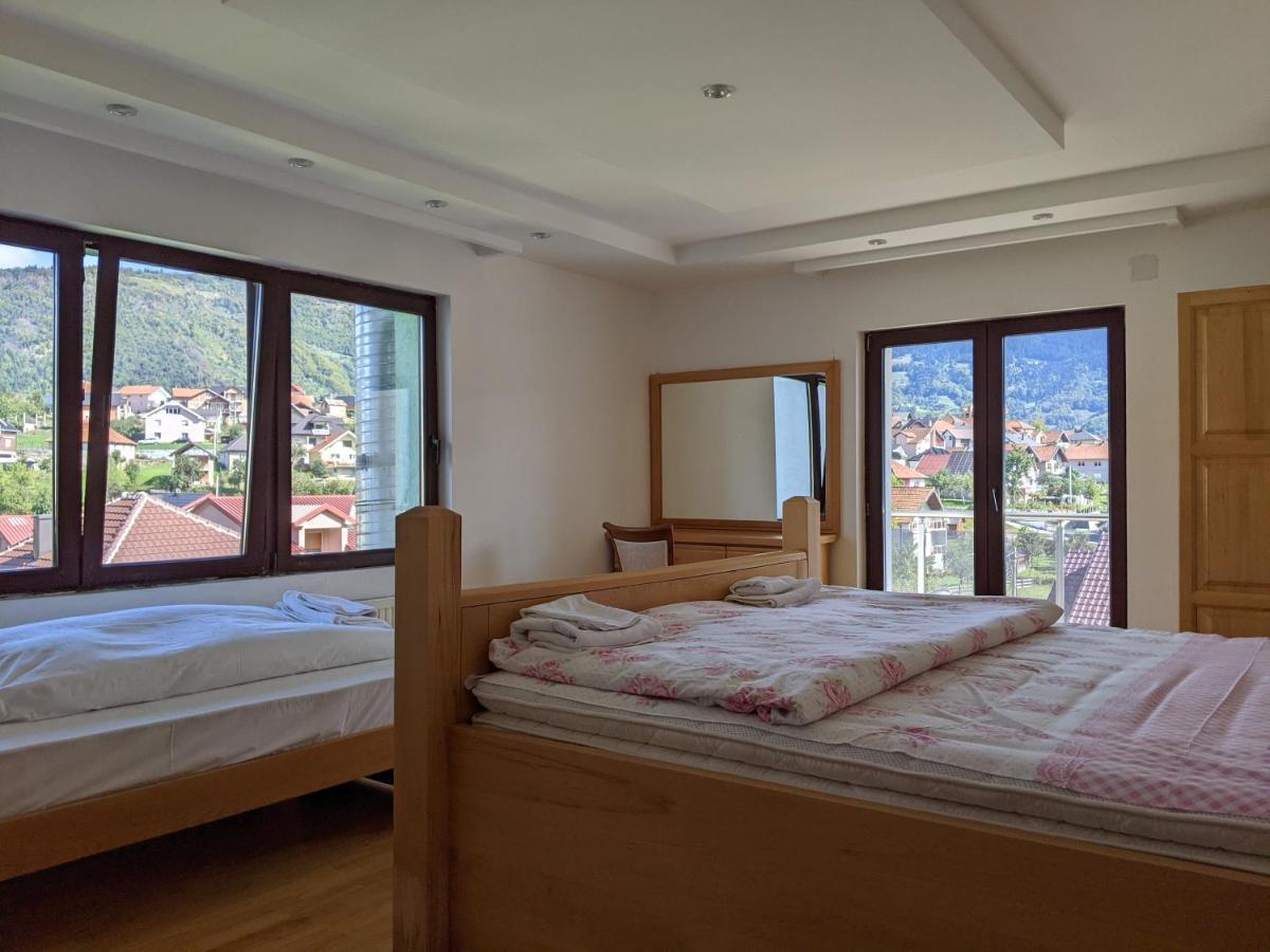 Apartments & Restaurant Abas Плав Екстериор снимка