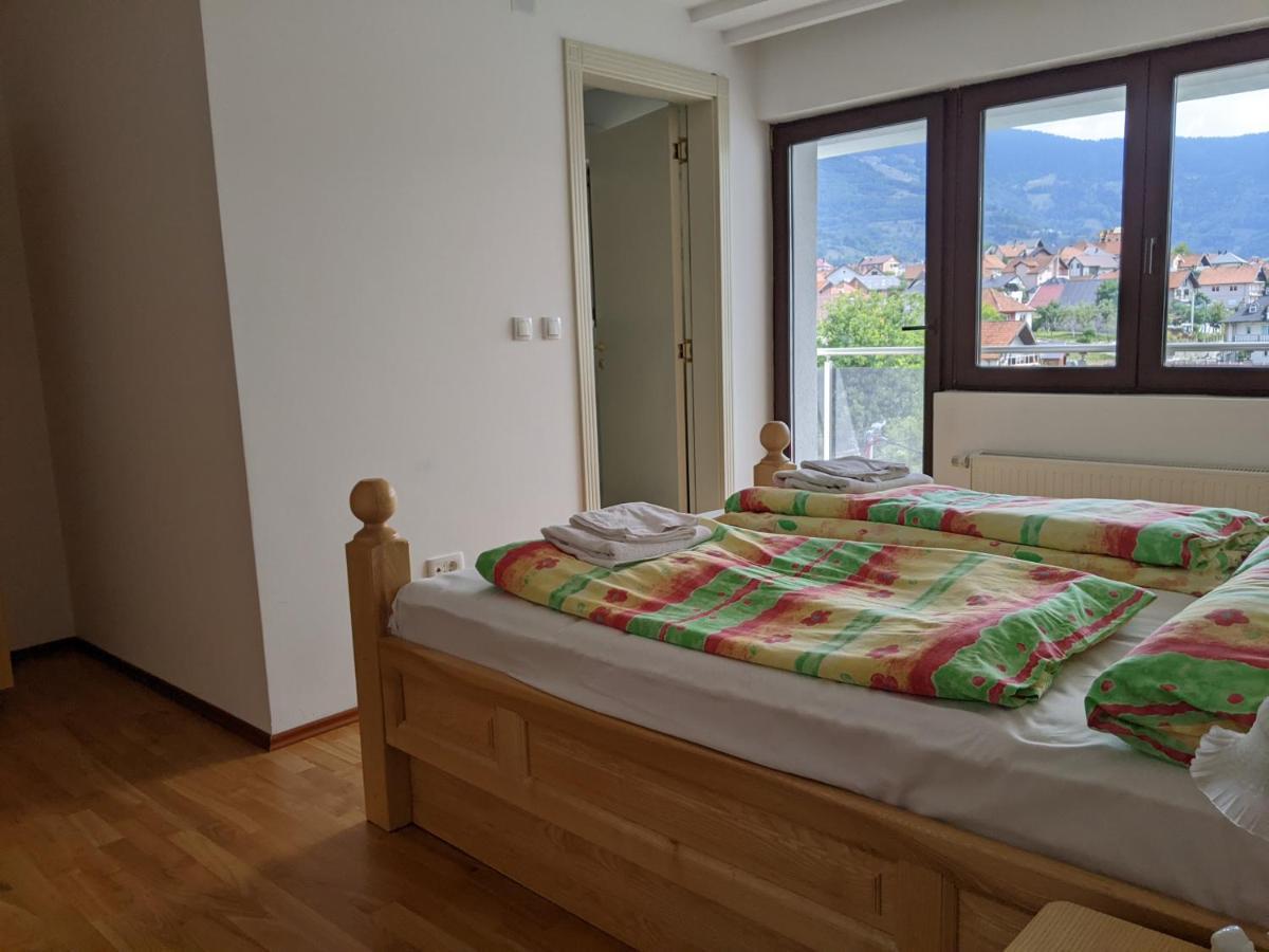 Apartments & Restaurant Abas Плав Екстериор снимка
