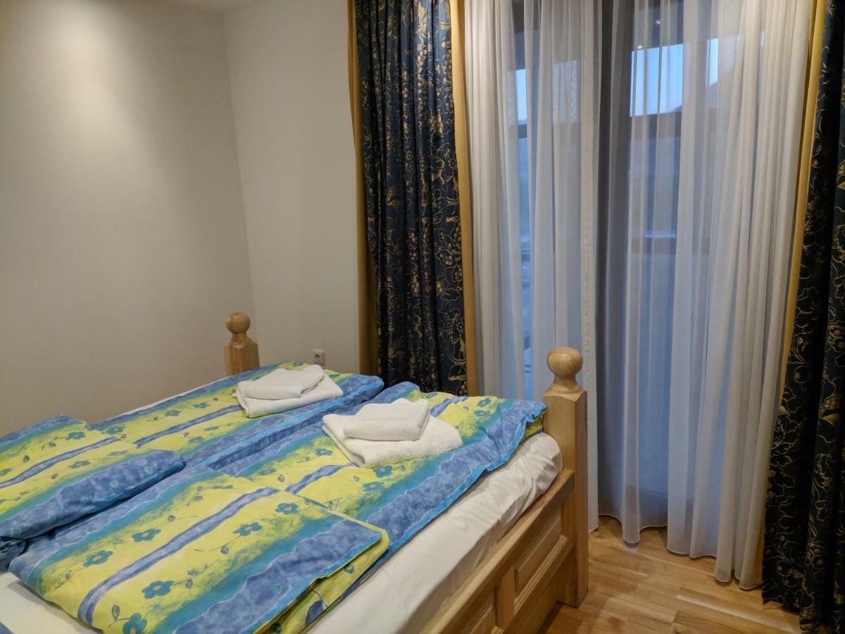 Apartments & Restaurant Abas Плав Екстериор снимка