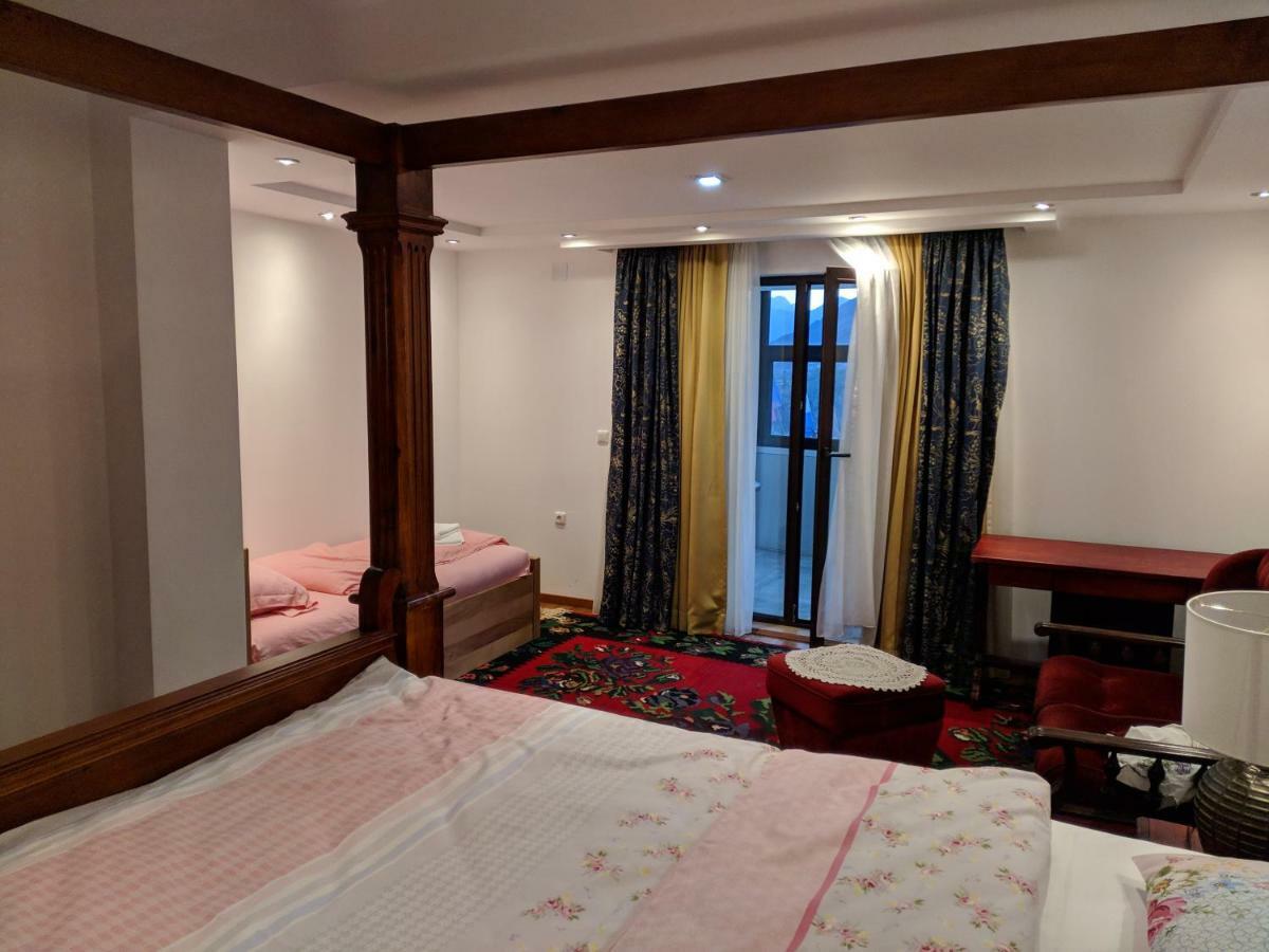 Apartments & Restaurant Abas Плав Екстериор снимка