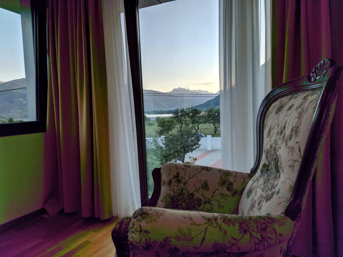 Apartments & Restaurant Abas Плав Екстериор снимка