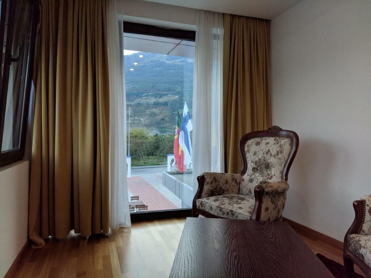 Apartments & Restaurant Abas Плав Екстериор снимка