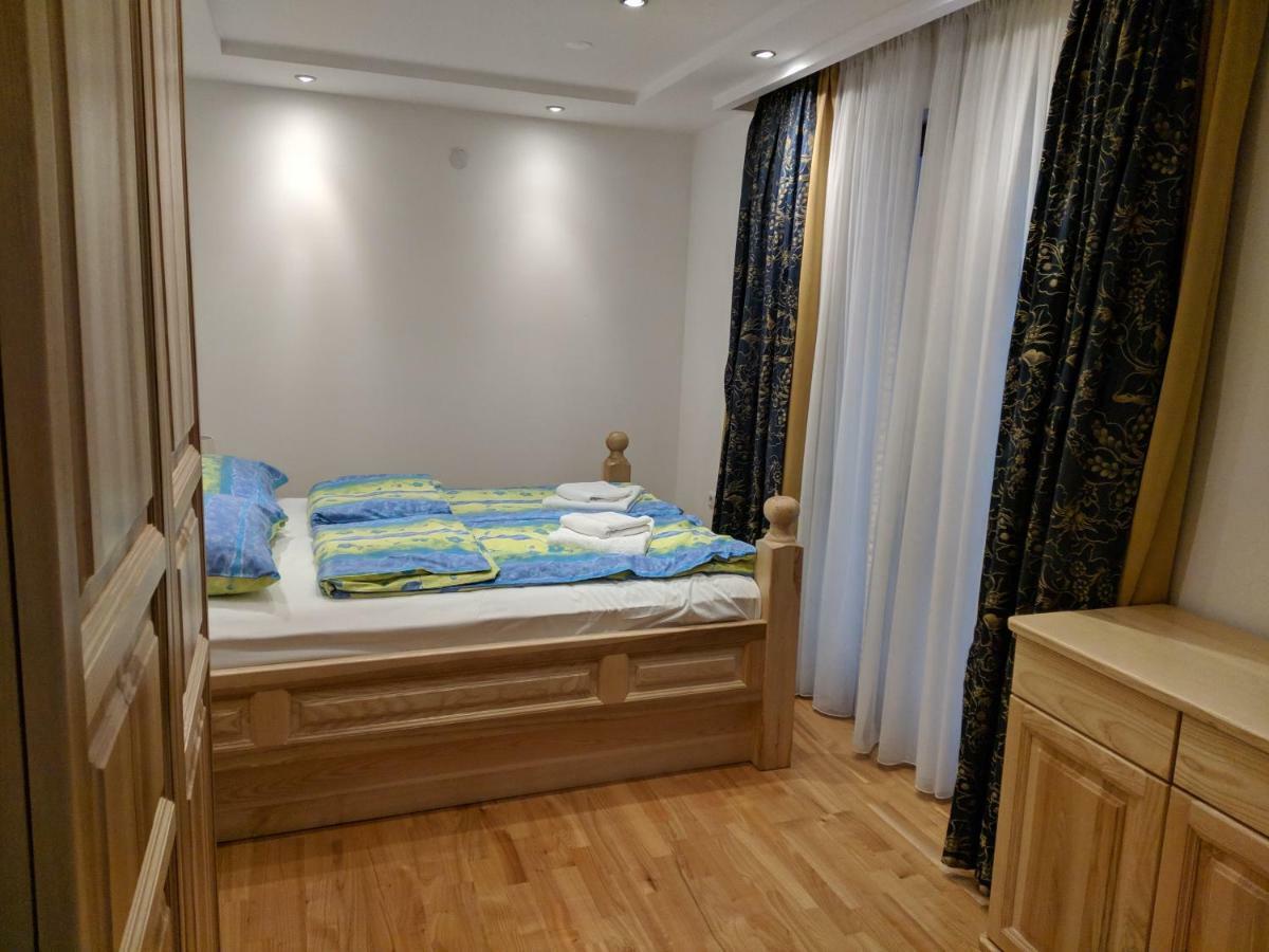 Apartments & Restaurant Abas Плав Екстериор снимка