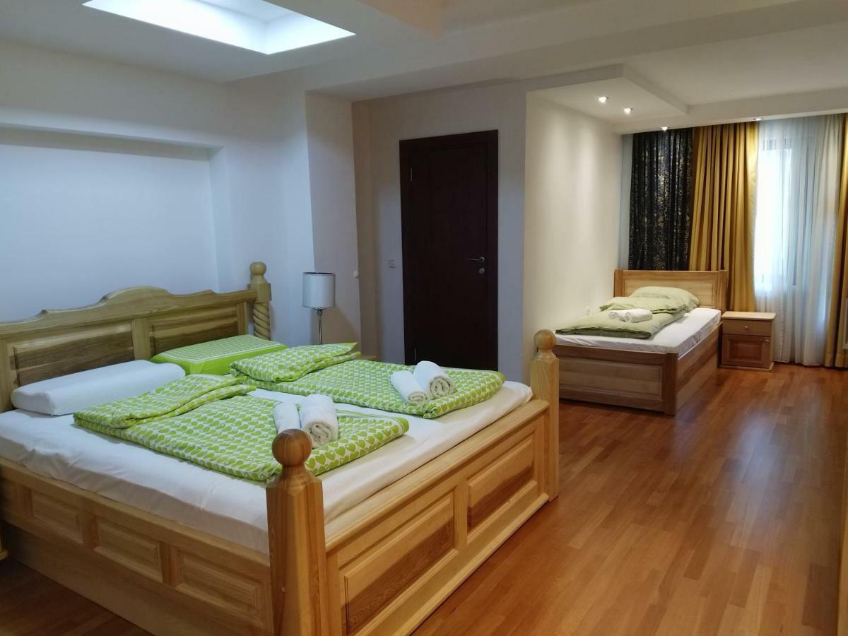 Apartments & Restaurant Abas Плав Стая снимка